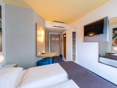 Double Room | Desk, soundproofing, free WiFi, bed sheets