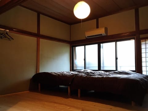 Basic Twin Room, 2 Twin Beds, Non Smoking | Free WiFi, bed sheets