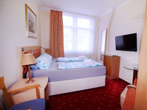 Double or Twin Room | Desk, laptop workspace, soundproofing, free WiFi