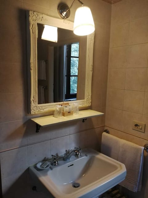 Double or Twin Room | Bathroom | Hair dryer, bidet, towels, soap