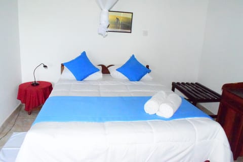 Economy Double Room, 1 Twin Bed, Hill View | Desk, free WiFi