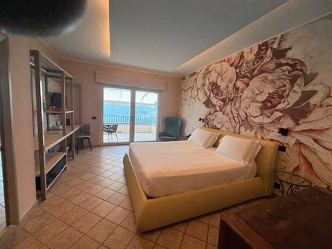 Free WiFi, wheelchair access