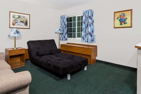 Room, 2 Queen Beds, Non Smoking | Desk, free WiFi, bed sheets