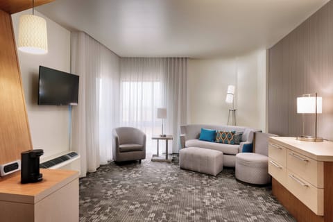 Executive Suite, Multiple Beds | Living area | 42-inch Smart TV with satellite channels, TV, Netflix