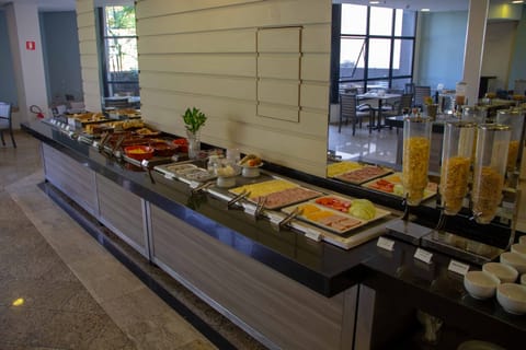 Daily buffet breakfast (BRL 25 per person)