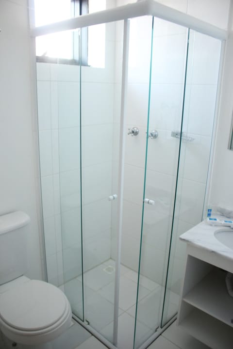 Standard Single Room | Bathroom | Shower, free toiletries, hair dryer, towels