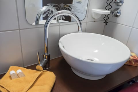 Double Room | Bathroom sink