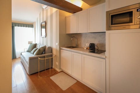 Deluxe Apartment | In-room safe, blackout drapes, soundproofing, iron/ironing board