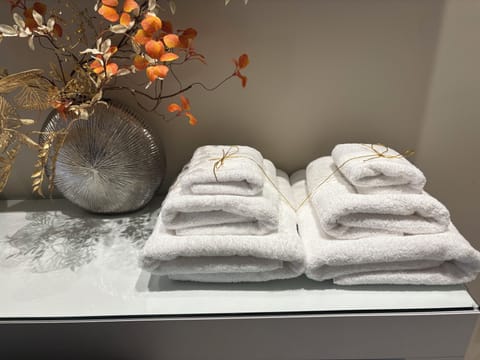 Sunny room 02 | Desk, laptop workspace, free WiFi