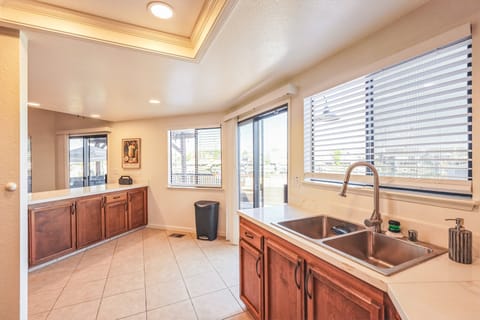 House, 3 Bedrooms | Private kitchen | Fridge, oven, coffee/tea maker