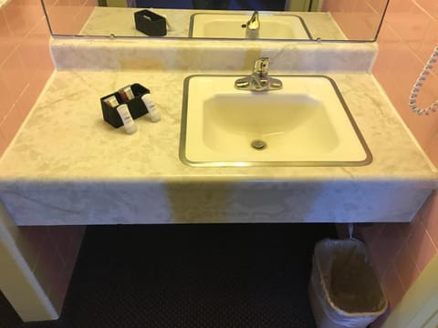 Economy Double Room Single Use, 1 Double Bed | Bathroom | Combined shower/tub, rainfall showerhead, free toiletries, hair dryer