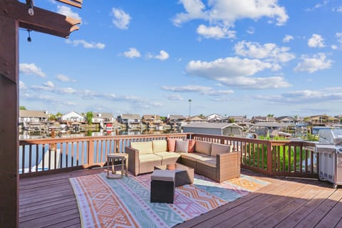 Balcony, Building, Nature, Outdoors, Scenery