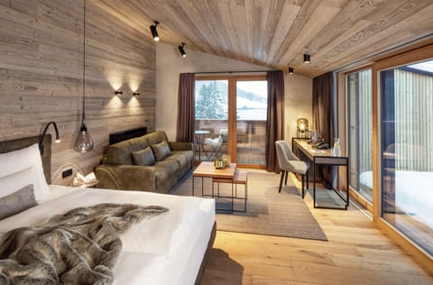 Double Room | 2 bedrooms, minibar, in-room safe, individually decorated
