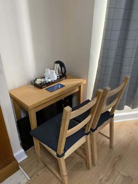 Double room with ensuite | Egyptian cotton sheets, premium bedding, desk, laptop workspace