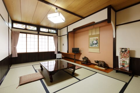 08, Japanese-Style Superior Room | In-room safe, individually decorated, free WiFi, bed sheets