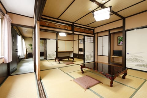 09, Japanese-Style Deluxe Room | In-room safe, individually decorated, free WiFi, bed sheets