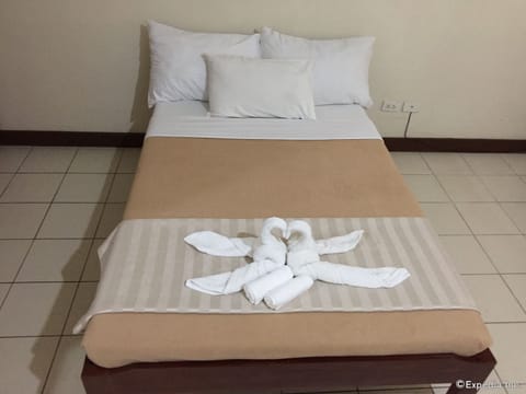 Matrimonial Room | Desk, rollaway beds, free WiFi, bed sheets