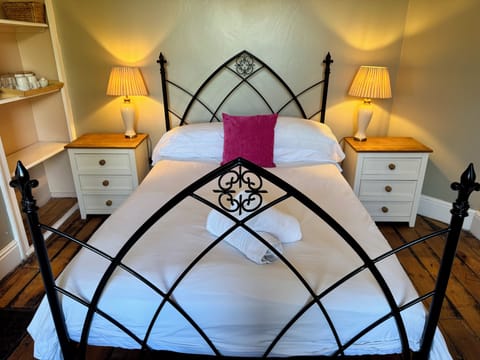 Double Room (Room 7) | Individually decorated