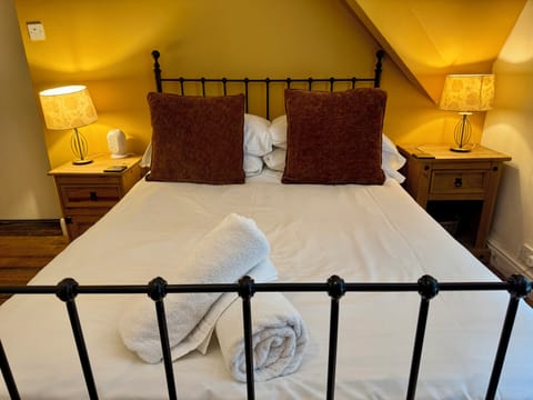 Double Room (room 9) | Individually decorated