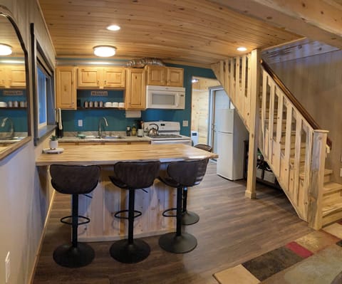 Fully equipped kitchen 2 with seating for 4