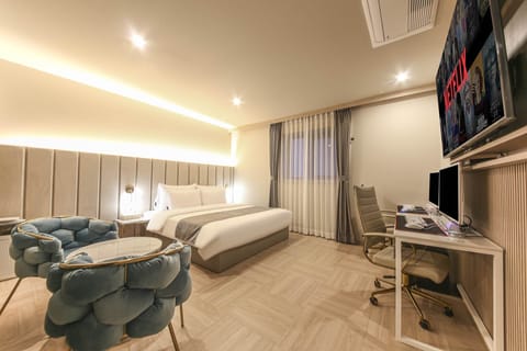 Romantic Double Room | Premium bedding, free WiFi
