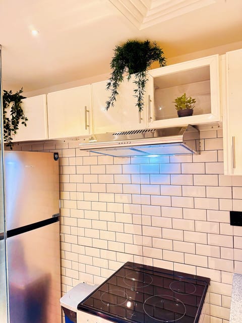 Standard Single Room | Shared kitchen facilities | Full-size fridge, microwave, oven, stovetop