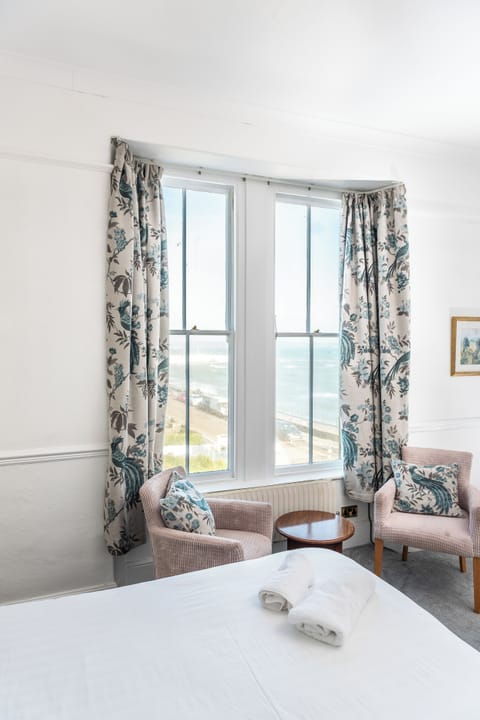 Standard Double Room, Bathtub | Desk, iron/ironing board, rollaway beds, free WiFi