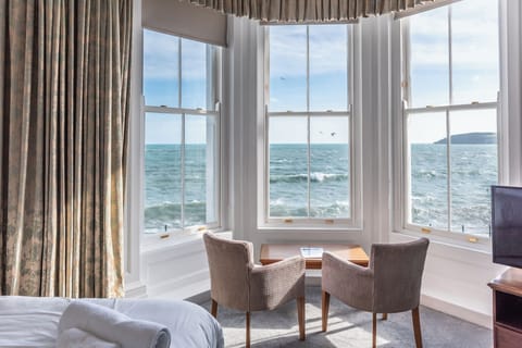 Twin Room, Sea View | Desk, iron/ironing board, rollaway beds, free WiFi