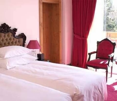 Deluxe Double Room, Golf View | Pillowtop beds, minibar, in-room safe, desk