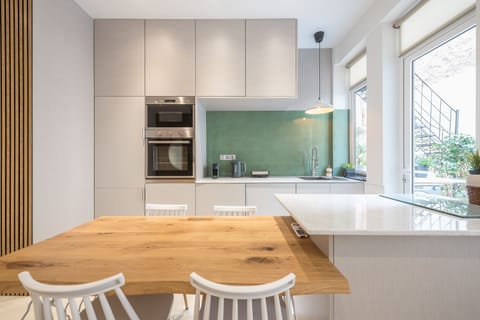 Modern Kitchen with Dining Space