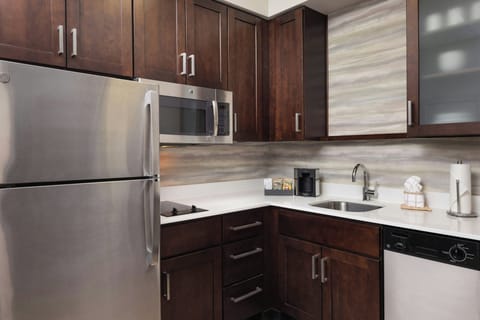 Full-size fridge, microwave, stovetop, dishwasher