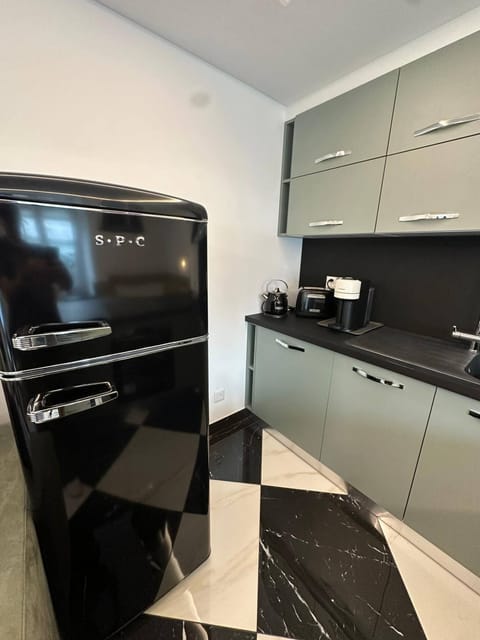 Apartment, 1 Bedroom, Accessible, City View | Private kitchen