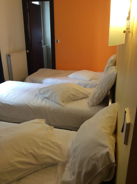 Triple Room | 1 bedroom, desk, free WiFi