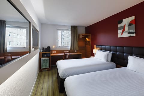 Standard Room, 2 Twin Beds | Free minibar, in-room safe, desk, blackout drapes