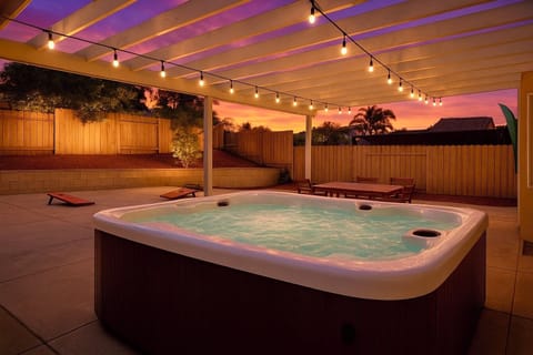 5 people hot tub in the private backyard