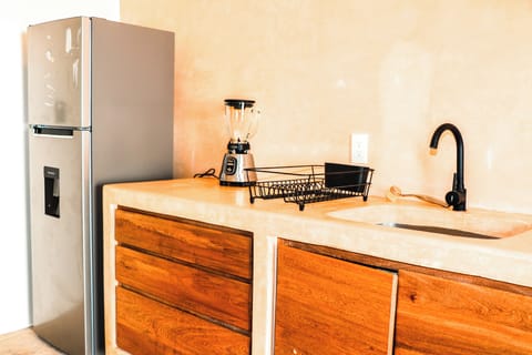 Coffee/tea maker, blender, cleaning supplies