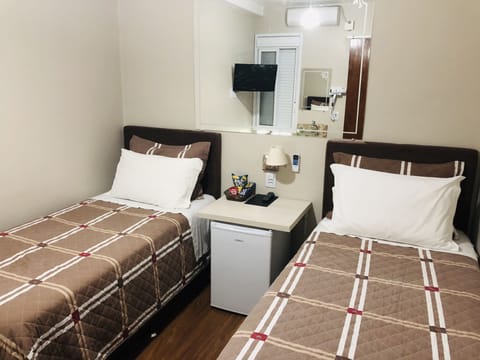 Room, 2 Twin Beds | Desk, free WiFi, bed sheets, wheelchair access