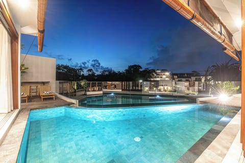Amazing pool ambiance