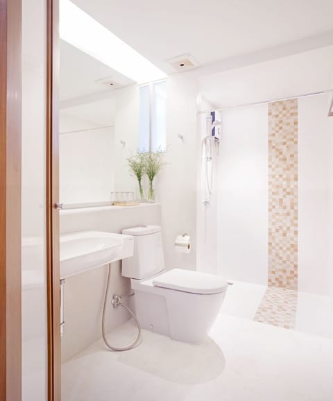 Deluxe C | Bathroom | Shower, free toiletries, hair dryer, bathrobes