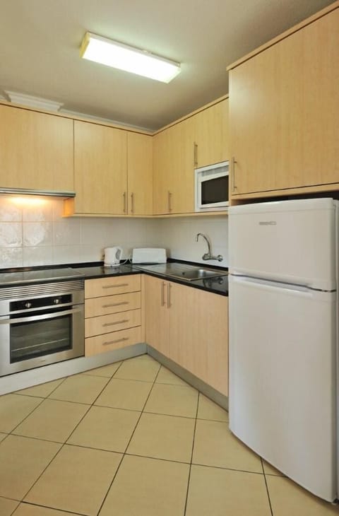 Apartment, 2 Bedrooms | Private kitchen | Fridge, microwave, oven, coffee/tea maker