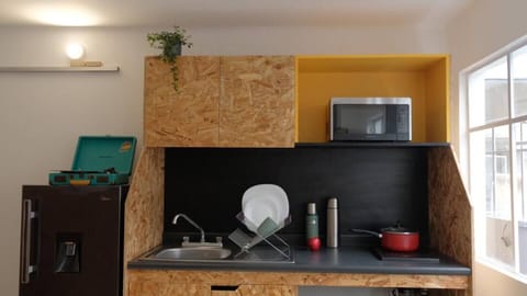 Economy Studio, 1 Double Bed | Private kitchen | Microwave, stovetop, cookware/dishes/utensils