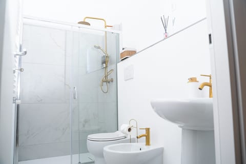 Luxury Double Room | Laptop workspace, free WiFi