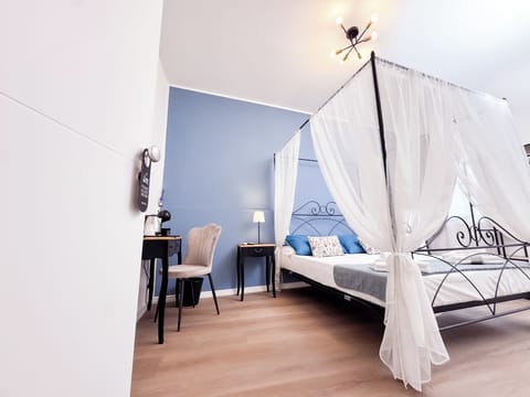 Superior Double Room, Garden View | Laptop workspace, free WiFi