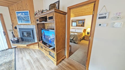 Upstairs Bedroom off Living