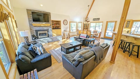 Cultus 15 - Living Area