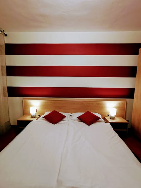 Classic Double Room, Balcony, Mountain View | In-room safe, free WiFi, bed sheets