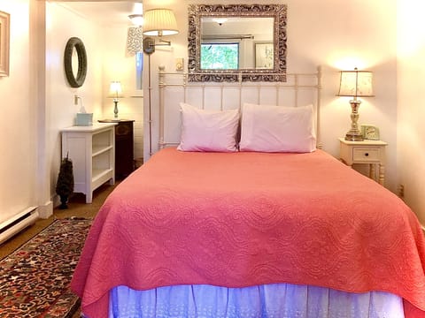 Single Room, 1 Queen Bed | Premium bedding, individually decorated, individually furnished