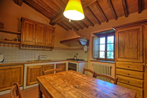 Apartment, 4 Bedrooms (Tenuta 6) | In-room dining