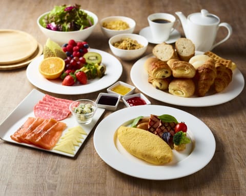 Daily buffet breakfast (JPY 3000 per person)