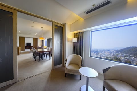 Suite, 2 Bedrooms, Club Lounge Access, City View | In-room safe, desk, laptop workspace, blackout drapes